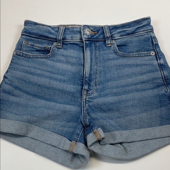 American Eagle Outfitters Pants - American Eagle Mom Shorts Medium Wash High Rise Cuffed Stretch Denim Sz 0